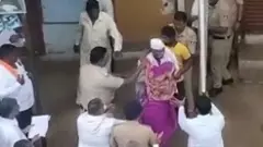 ಡಿಸಿಸಿ ಬ್ಯಾಂಕ್‌ ಚುನಾವಣೆ | ಸತೀಶ್‌ ಜಾರಕಿಹೊಳಿಗೆ ಬೆಂಬಲ;  ಸಚಿವರ ಎದುರೇ ಪತಿಗೆ ಕಪಾಳಮೋಕ್ಷ ಮಾಡಿದ ಪತ್ನಿ