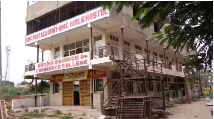 ಜ್ಞಾನ ದೇಗುಲದಲ್ಲಿ ಅಮಾನವೀಯತೆ: ಶುಲ್ಕಕ್ಕಾಗಿ ತಾಯಿಯ ತಾಳಿ ಪಡೆದ ನರ್ಸಿಂಗ್ ಕಾಲೇಜು ಚೇರ್ಮನ್ ಜ್ಞಾನ ದೇಗುಲದಲ್ಲಿ ಅಮಾನವೀಯತೆ: ಶುಲ್ಕಕ್ಕಾಗಿ ತಾಯಿಯ ತಾಳಿ ಪಡೆದ ನರ್ಸಿಂಗ್ ಕಾಲೇಜು ಚೇರ್ಮನ್