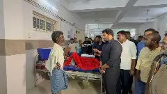 ಹಾಸನದ ಹಿಮ್ಸ್‌ಗೆ ಭೇಟಿ ನೀಡಿ ಗಾಯಾಳುಗಳ  ಅರೋಗ್ಯ ವಿಚಾರಿಸಿದ ನಿಖಿಲ್ ಕುಮಾರಸ್ವಾಮಿ