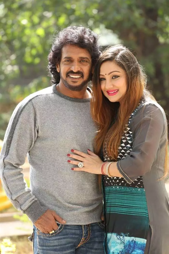 ಉಪೇಂದ್ರ, ಪ್ರಿಯಾಂಕಾ ಫೋನ್ ಹ್ಯಾಕ್; ಹಣ ಕೇಳಿದರೆ ಕೊಡಬೇಡಿ ಎಂದು ಮನವಿ ಉಪೇಂದ್ರ, ಪ್ರಿಯಾಂಕಾ ಫೋನ್ ಹ್ಯಾಕ್; ಹಣ ಕೇಳಿದರೆ ಕೊಡಬೇಡಿ ಎಂದು ಮನವಿ