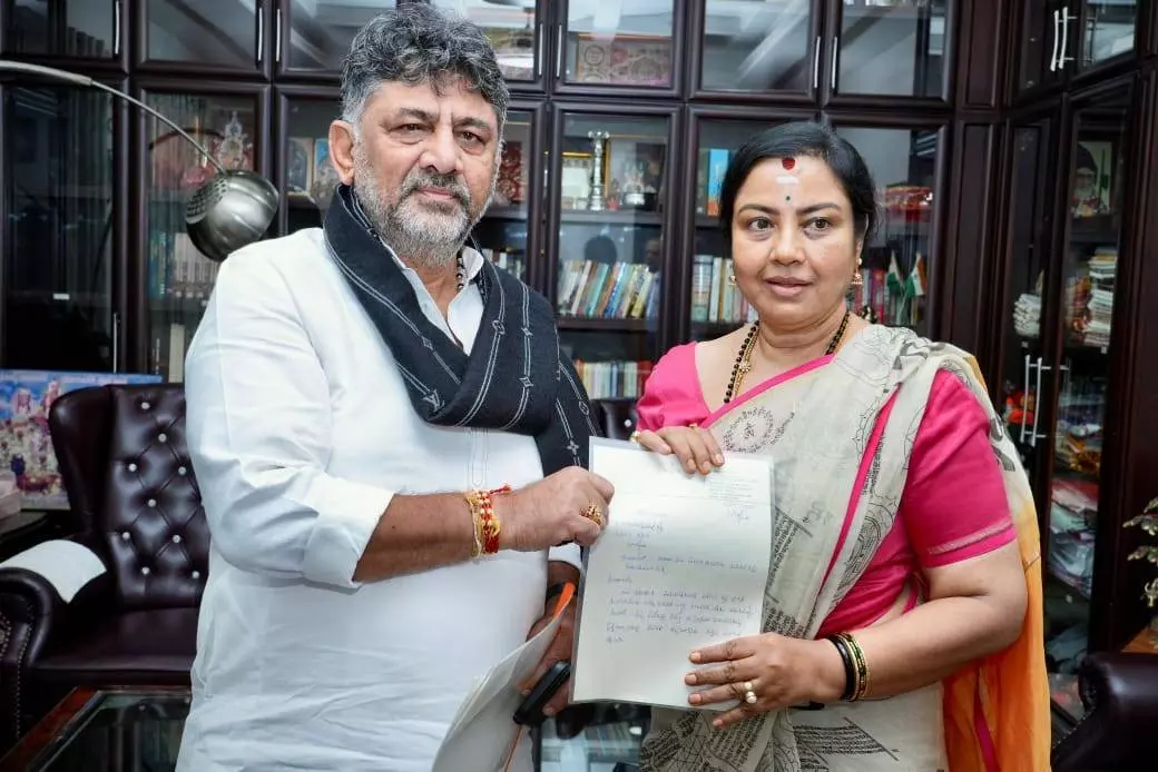 ನಟ ಅಂಬರೀಶ್ಗೆ ಮರಣೋತ್ತರ ಕರ್ನಾಟಕ ಪ್ರಶಸ್ತಿ ನೀಡುವಂತೆ ಸರ್ಕಾರಕ್ಕೆ ತಾರಾ ಮನವಿ ನಟ ಅಂಬರೀಶ್ಗೆ ಮರಣೋತ್ತರ ಕರ್ನಾಟಕ ಪ್ರಶಸ್ತಿ ನೀಡುವಂತೆ ಸರ್ಕಾರಕ್ಕೆ ತಾರಾ ಮನವಿ