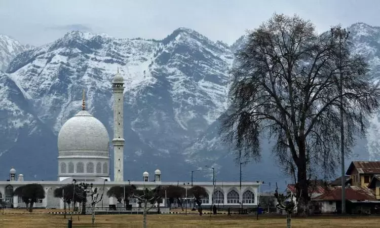 ಹಜರತ್ಬಾಲ್ ಮಸೀದಿಯಲ್ಲಿ ಅಶೋಕ ಲಾಂಛನ: ವಿವಾದದ ಕಿಡಿ ಹೊತ್ತಿಸಿದ ವಕ್ಫ್ ಮಂಡಳಿಯ ಪ್ರಮಾದ