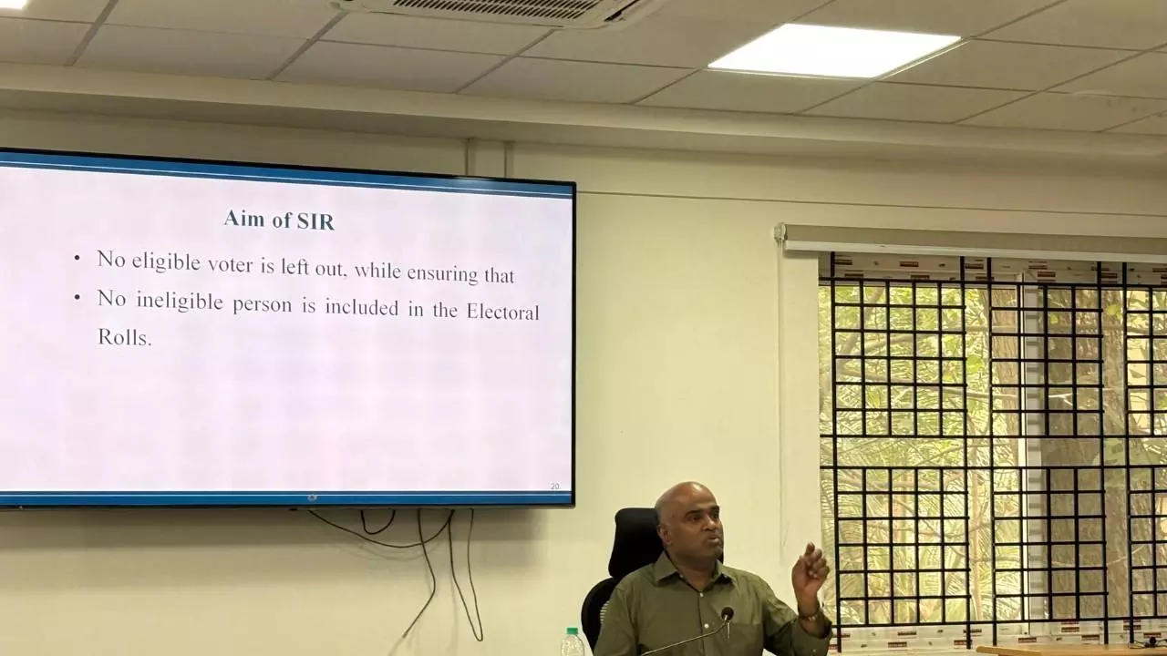 Special Intensive Revision (SIR): ಮುಂದಿನ ವರ್ಷದಿಂದ ಪ್ರತಿ ಬಿಎಲ್ಒಗೆ ಸಾವಿರ ಮತದಾರರ ಜವಾಬ್ದಾರಿ Special Intensive Revision (SIR): ಮುಂದಿನ ವರ್ಷದಿಂದ ಪ್ರತಿ ಬಿಎಲ್ಒಗೆ ಸಾವಿರ ಮತದಾರರ ಜವಾಬ್ದಾರಿ