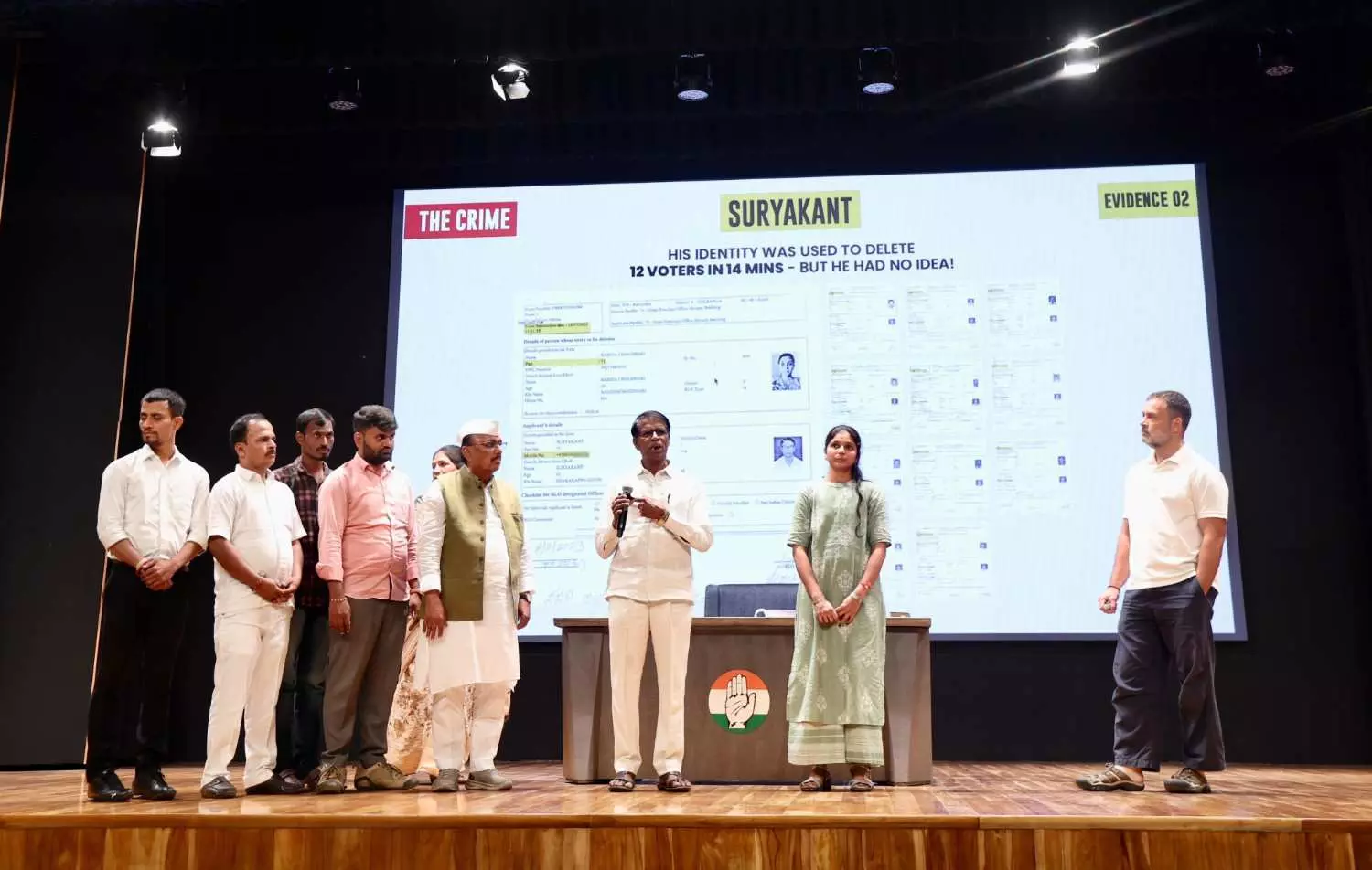 ಆಳಂದದಲ್ಲಿ ಮತದಾರರ ಹೆಸರು ಕೈಬಿಡುವ ಷಡ್ಯಂತ್ರ? ಸಿಐಡಿಯಿಂದ18 ಪತ್ರ, ಪ್ರತಿಕ್ರಿಯಿಸದ ಚುನಾವಣಾ ಆಯೋಗ ಆಳಂದದಲ್ಲಿ ಮತದಾರರ ಹೆಸರು ಕೈಬಿಡುವ ಷಡ್ಯಂತ್ರ? ಸಿಐಡಿಯಿಂದ18 ಪತ್ರ, ಪ್ರತಿಕ್ರಿಯಿಸದ ಚುನಾವಣಾ ಆಯೋಗ