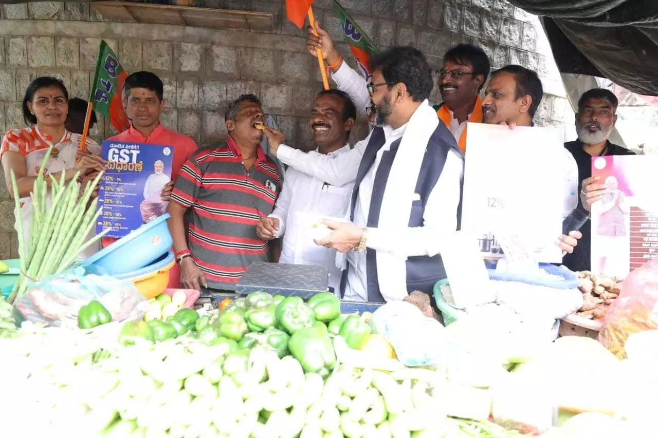 ಬೆಂಗಳೂರು, ಶಿವಮೊಗ್ಗದಲ್ಲಿ ಬಿಜೆಪಿ ಕಾರ್ಯಕರ್ತರಿಂದ ಜಿಎಸ್ಟಿ ಉತ್ಸವ ಆಚರಣೆ ಬೆಂಗಳೂರು, ಶಿವಮೊಗ್ಗದಲ್ಲಿ ಬಿಜೆಪಿ ಕಾರ್ಯಕರ್ತರಿಂದ ಜಿಎಸ್ಟಿ ಉತ್ಸವ ಆಚರಣೆ