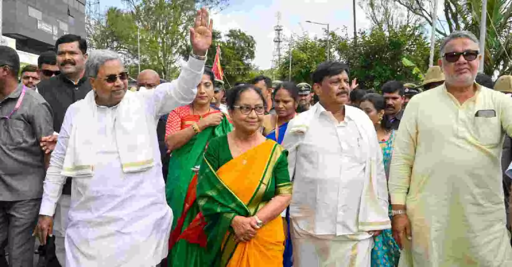 ದಸರಾ ಉದ್ಘಾಟನಾ ವೇದಿಕೆಯಲ್ಲಿ  ಬಾನು ಮುಷ್ತಾಕ್‌  ಮೇಲೆ ಸಿಎಂ ಕಾಳಜಿ;  ವಿರೋಧಗಳಿಗೆ ಪ್ರತ್ಯುತ್ತರ?