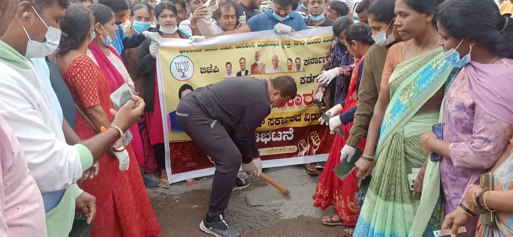 ರಸ್ತೆ ಗುಂಡಿ‌ ಸಮಸ್ಯೆ| 224 ಕ್ಷೇತ್ರದಲ್ಲಿ ರಸ್ತೆ ಗುಂಡಿ ಮುಚ್ಚುವ ಮೂಲಕ ಬಿಜೆಪಿ ವಿನೂತನ ಪ್ರತಿಭಟನೆ
