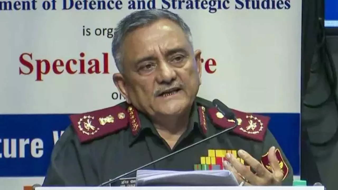 ರಕ್ಷಣಾ ಪಡೆಗಳ ಮುಖ್ಯಸ್ಥ ಜನರಲ್ ಅನಿಲ್ ಚೌಹಾಣ್ ಅಧಿಕಾರಾವಧಿ ವಿಸ್ತರಣೆ; ಇದಕ್ಕೊಂದು ಕಾರಣವಿದೆ ರಕ್ಷಣಾ ಪಡೆಗಳ ಮುಖ್ಯಸ್ಥ ಜನರಲ್ ಅನಿಲ್ ಚೌಹಾಣ್ ಅಧಿಕಾರಾವಧಿ ವಿಸ್ತರಣೆ; ಇದಕ್ಕೊಂದು ಕಾರಣವಿದೆ