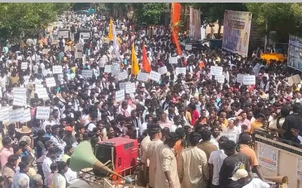 Protest against inclusion of Kuruba community in ST, deadline for government to drop proposal