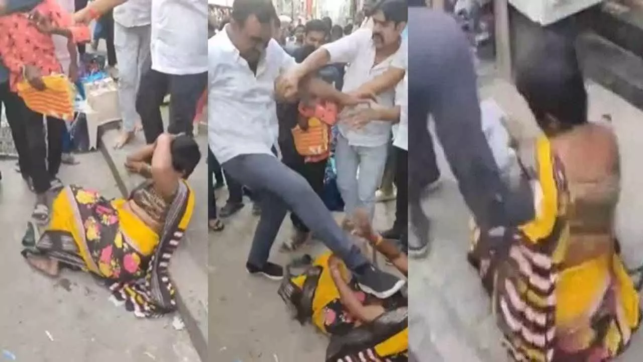 ಬೆಂಗಳೂರಿನಲ್ಲಿ ಅಮಾನವೀಯ ಘಟನೆ : ಸೀರೆ ಕದ್ದಳೆಂಬ ಆರೋಪ, ಮಗನ ಮುಂದೆಯೇ ಮಹಿಳೆಗೆ ಬೂಟುಗಾಲಿನಿಂದ ಒದೆ!
