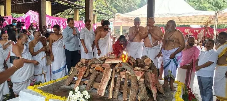 ಮೈಸೂರಿನ ಚಾಮುಂಡಿ ಬೆಟ್ಟದ ತಪ್ಪಲಲ್ಲಿ ಅಂತ್ಯಕ್ರಿಯೆ; ಪಂಚಭೂತಗಳಲ್ಲಿ ಎಸ್‌.ಎಲ್‌.ಭೈರಪ್ಪ ಲೀನ