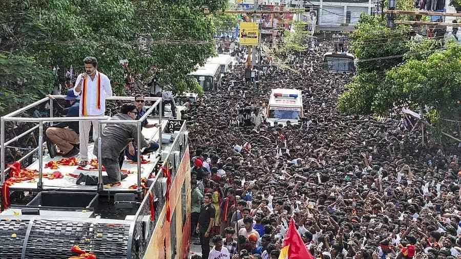 ನಟ ವಿಜಯ್ ರ‍್ಯಾಲಿಯಲ್ಲಿ ಮಹಾ ದುರಂತ: ಕಾಲ್ತುಳಿತಕ್ಕೆ 36 ಮಂದಿ ಬಲಿ,  ಹೆಚ್ಚುತ್ತಿದೆ ಸಾವಿನ ಸಂಖ್ಯೆ