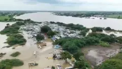 ಉತ್ತರ ಕರ್ನಾಟಕದಲ್ಲಿ ಭಾರೀ ಮಳೆ| ಸಾವಿರಾರು ಜನರ ಸ್ಥಳಾಂತರ ; ಉಕ್ಕಿ ಹರಿಯುತ್ತಿರುವ ನದಿಗಳು, ಸಂಚಾರ ಅಸ್ತವ್ಯಸ್ತ