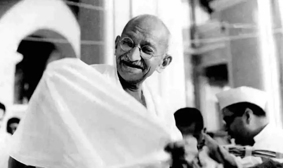 Gandhijis Leadership: A Smart Move That Unites the Rich and the Commoners in the Freedom Struggle