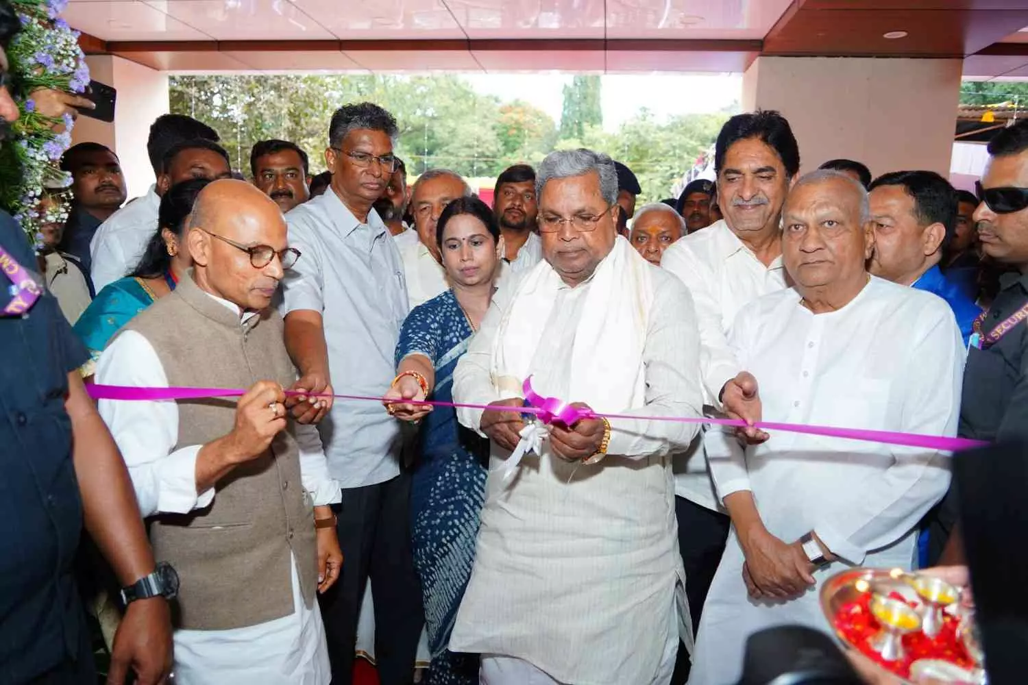 ಬೆಳಗಾವಿ ಜಿಲ್ಲೆಯಲ್ಲಿ ನೂರಾರು ಕೋಟಿ ರೂ.ಗಳ ಯೋಜನೆಗಳಿಗೆ ಚಾಲನೆ ನೀಡಿದ ಸಿಎಂ