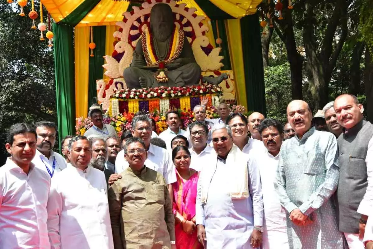 /category/karnataka/priority-given-mlas-from-the-st-community-while-cms-close-associates-given-ministerial-posts-again-210385