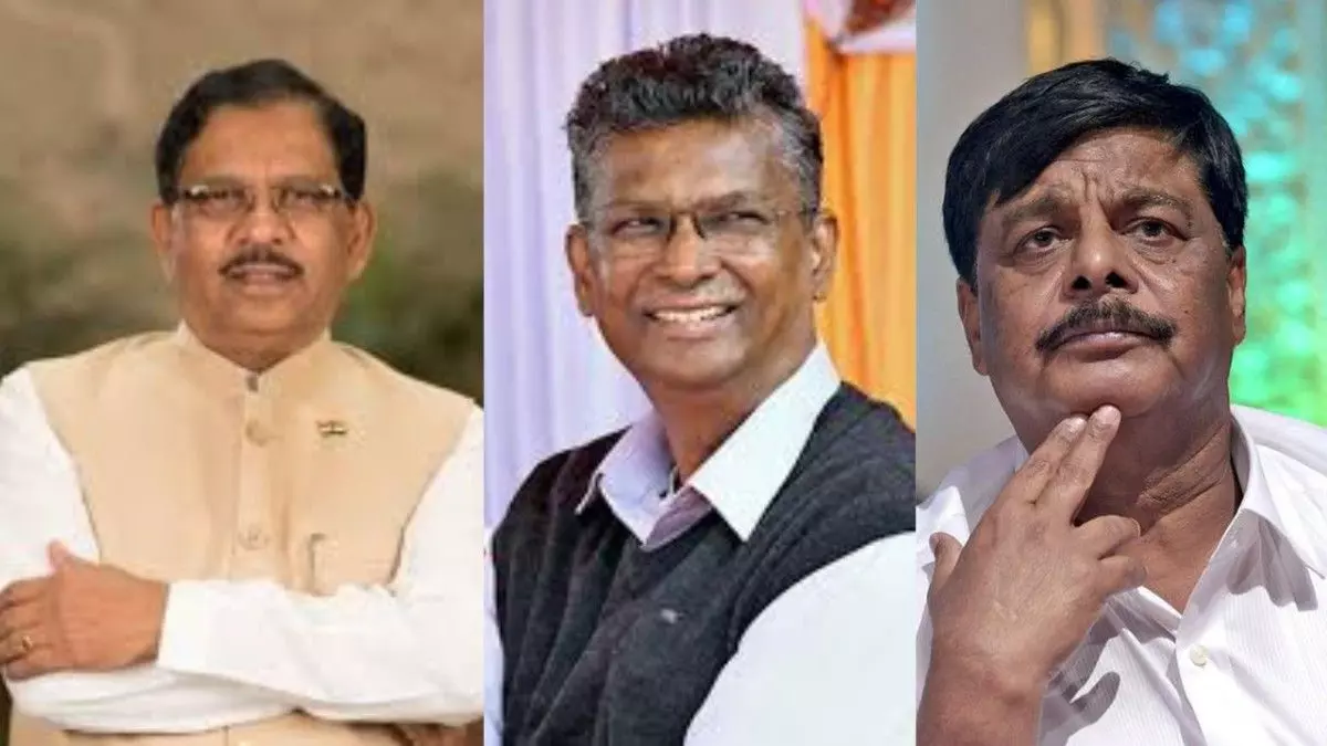 Discussion on expansion of ministerial portfolio, leadership change | CMs close ministers hold secret meeting Discussion on expansion of ministerial portfolio, leadership change | CMs close ministers hold secret meeting