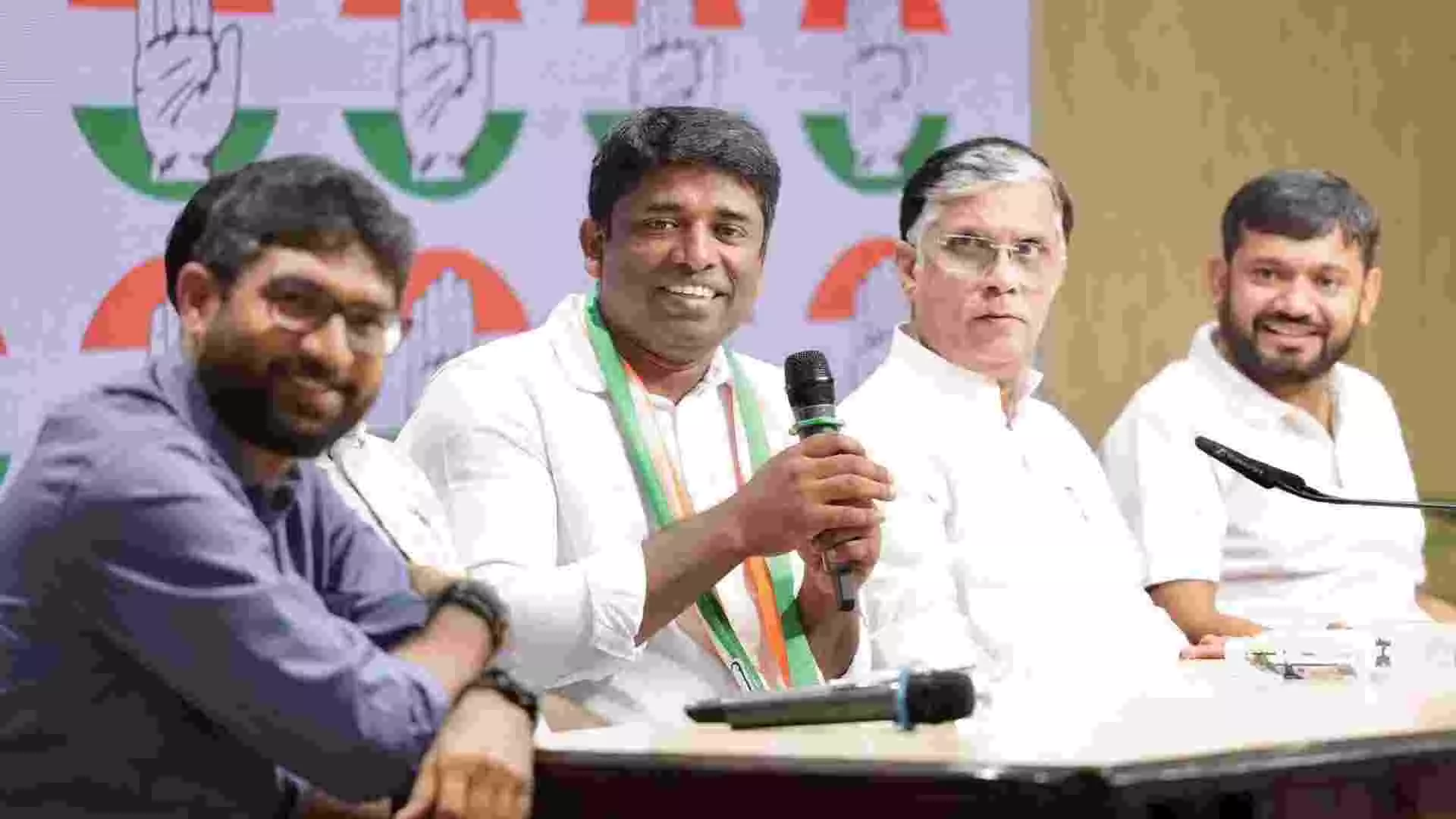 ಆರ್ಟಿಕಲ್ 370 ರದ್ದು ವಿರೋಧಿಸಿ ಐಎಎಸ್ಗೆ ರಾಜೀನಾಮೆ ನೀಡಿದ್ದ ಕಣ್ಣನ್ ಗೋಪಿನಾಥನ್ ಕಾಂಗ್ರೆಸ್ಗೆ ಸೇರ್ಪಡೆ ಆರ್ಟಿಕಲ್ 370 ರದ್ದು ವಿರೋಧಿಸಿ ಐಎಎಸ್ಗೆ ರಾಜೀನಾಮೆ ನೀಡಿದ್ದ ಕಣ್ಣನ್ ಗೋಪಿನಾಥನ್ ಕಾಂಗ್ರೆಸ್ಗೆ ಸೇರ್ಪಡೆ