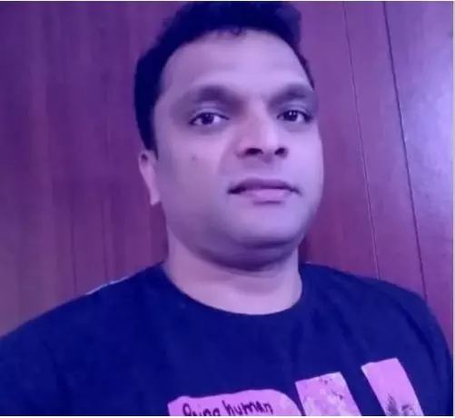 ಕಾರ್ಕಳ ಮಾಜಿ ಶಾಸಕರ ಪುತ್ರ ರೈಲಿಗೆ ತಲೆಕೊಟ್ಟು ಆತ್ಮಹತ್ಯೆ ಕಾರ್ಕಳ ಮಾಜಿ ಶಾಸಕರ ಪುತ್ರ ರೈಲಿಗೆ ತಲೆಕೊಟ್ಟು ಆತ್ಮಹತ್ಯೆ