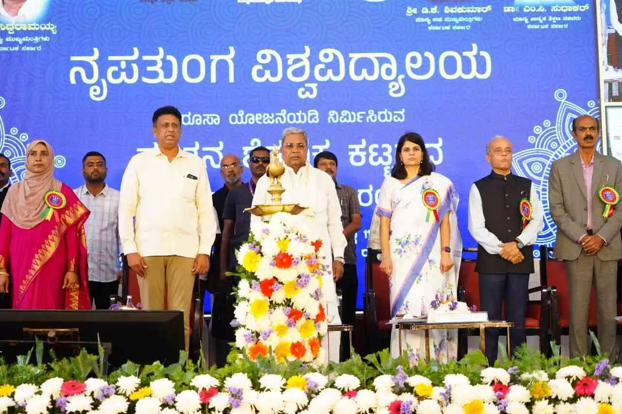 ವಿಜ್ಞಾನ ಓದಿಯೂ ಮೌಢ್ಯ ನಂಬುತ್ತೀರಿ ಎಂದರೆ ಓದಿದ್ದೇ ದಂಡ ಅಲ್ಲವೇ?: ಸಿಎಂ ವಿಜ್ಞಾನ ಓದಿಯೂ ಮೌಢ್ಯ ನಂಬುತ್ತೀರಿ ಎಂದರೆ ಓದಿದ್ದೇ ದಂಡ ಅಲ್ಲವೇ?: ಸಿಎಂ