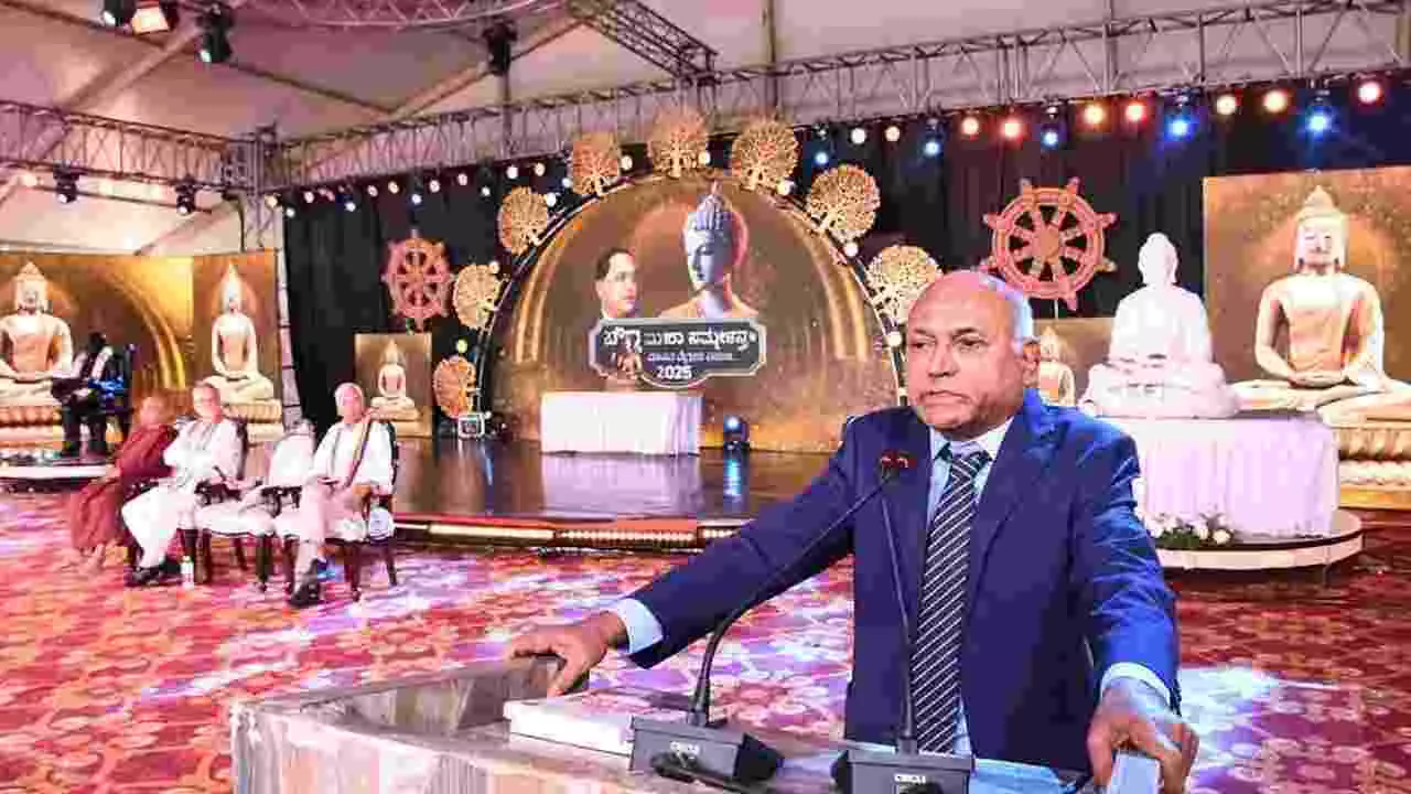 ಇಂಗ್ಲಿಷ್ ಶಿಕ್ಷಣದಿಂದ ಮಾತ್ರ ಶೂದ್ರ-ದಲಿತರ ವಿಮೋಚನೆ: ಕಾಂಚಾ ಐಲಯ್ಯ ಇಂಗ್ಲಿಷ್ ಶಿಕ್ಷಣದಿಂದ ಮಾತ್ರ ಶೂದ್ರ-ದಲಿತರ ವಿಮೋಚನೆ: ಕಾಂಚಾ ಐಲಯ್ಯ