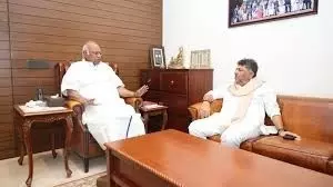 One-and-a-Half Hour Secret Meeting Between Kharge and DK Shivakumar Sparks Political Buzz in Karnataka One-and-a-Half Hour Secret Meeting Between Kharge and DK Shivakumar Sparks Political Buzz in Karnataka