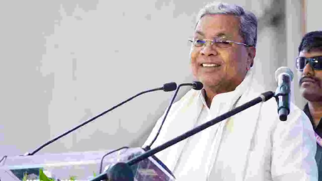 ಸನಾತನಿಗಳ ಸಹವಾಸ ಬೇಡ: ವಿದ್ಯಾರ್ಥಿಗಳಿಗೆ ಸಿಎಂ ಸಿದ್ದರಾಮಯ್ಯ ಸಂದೇಶ ಸನಾತನಿಗಳ ಸಹವಾಸ ಬೇಡ: ವಿದ್ಯಾರ್ಥಿಗಳಿಗೆ ಸಿಎಂ ಸಿದ್ದರಾಮಯ್ಯ ಸಂದೇಶ