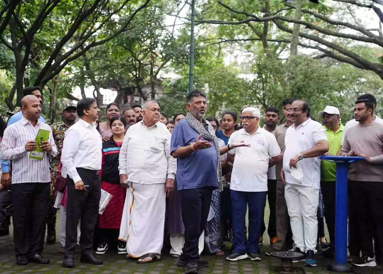 ಬೆಂಗಳೂರಿಗೆ ಬಂದು ಬೆಳೆದಿದ್ದನ್ನು ಮರೆತು ಟ್ವಿಟ್ ಮಾಡುತ್ತಿದ್ದಾರೆ: ಉದ್ಯಮಿಗಳ ವಿರುದ್ಧ ಡಿಕೆಶಿ ಆಕ್ರೋಶ ಬೆಂಗಳೂರಿಗೆ ಬಂದು ಬೆಳೆದಿದ್ದನ್ನು ಮರೆತು ಟ್ವಿಟ್ ಮಾಡುತ್ತಿದ್ದಾರೆ: ಉದ್ಯಮಿಗಳ ವಿರುದ್ಧ ಡಿಕೆಶಿ ಆಕ್ರೋಶ