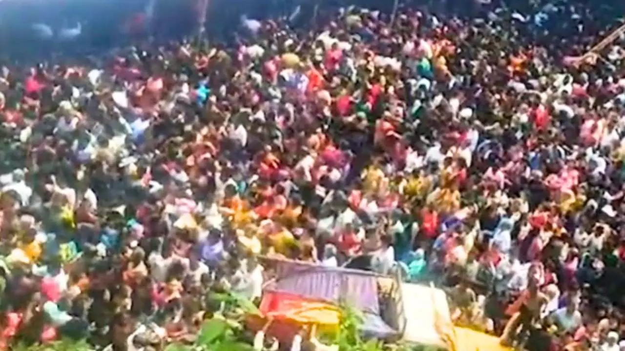 ಪುತ್ತೂರಿನಲ್ಲಿ ಸಿಎಂ ಕಾರ್ಯಕ್ರಮದಲ್ಲಿ ನೂಕುನುಗ್ಗಲು: 11ಕ್ಕೂ ಹೆಚ್ಚು ಮಂದಿ ಅಸ್ವಸ್ಥ ಪುತ್ತೂರಿನಲ್ಲಿ ಸಿಎಂ ಕಾರ್ಯಕ್ರಮದಲ್ಲಿ ನೂಕುನುಗ್ಗಲು: 11ಕ್ಕೂ ಹೆಚ್ಚು ಮಂದಿ ಅಸ್ವಸ್ಥ