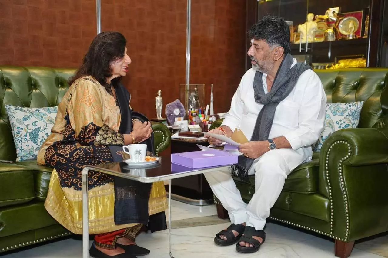 ವಾಕ್ಸಮರದ ಬಳಿಕ ಡಿಸಿಎಂ ಡಿಕೆಶಿ-ಕಿರಣ್ ಮಜುಮ್ದಾರ್ ಷಾ ಭೇಟಿ ವಾಕ್ಸಮರದ ಬಳಿಕ ಡಿಸಿಎಂ ಡಿಕೆಶಿ-ಕಿರಣ್ ಮಜುಮ್ದಾರ್ ಷಾ ಭೇಟಿ