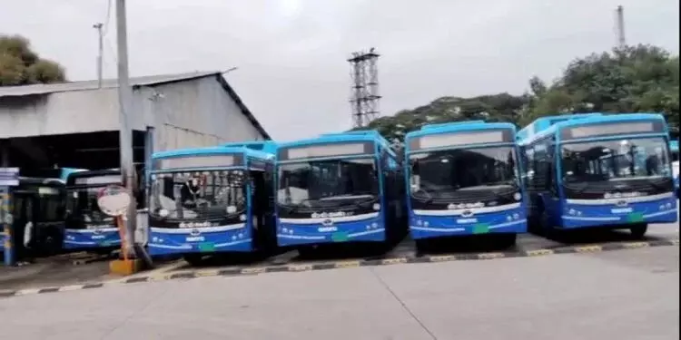 ದಿಢೀರ್ ಪ್ರತಿಭಟನೆಗಿಳಿದ ಬಿಎಂಟಿಸಿ ಇವಿ ಬಸ್ ಚಾಲಕರು; ಸಂಚಾರದಲ್ಲಿ ವ್ಯತ್ಯಯ ದಿಢೀರ್ ಪ್ರತಿಭಟನೆಗಿಳಿದ ಬಿಎಂಟಿಸಿ ಇವಿ ಬಸ್ ಚಾಲಕರು; ಸಂಚಾರದಲ್ಲಿ ವ್ಯತ್ಯಯ