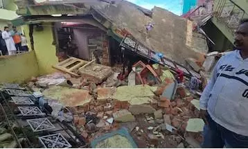 ಬೆಂಗಳೂರು ಸಿಲಿಂಡರ್ ಸ್ಫೋಟ: ಮಹಿಳೆಯೊಬ್ಬರು ಸಾವು, ಮೂವರಿಗೆ ಗಾಯ ಬೆಂಗಳೂರು ಸಿಲಿಂಡರ್ ಸ್ಫೋಟ: ಮಹಿಳೆಯೊಬ್ಬರು ಸಾವು, ಮೂವರಿಗೆ ಗಾಯ