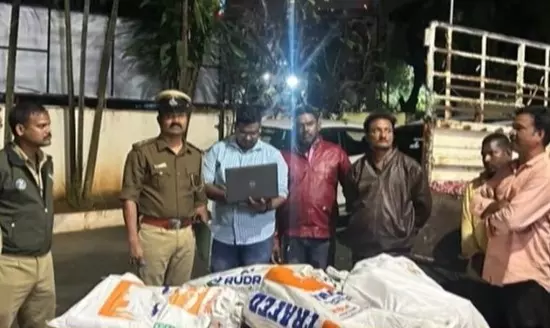 Four people from Andhra arrested for smuggling 750 kg sandalwood inside onion bags Four people from Andhra arrested for smuggling 750 kg sandalwood inside onion bags
