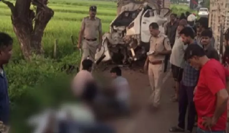 ಶಿವಮೊಗ್ಗದಲ್ಲಿ ಭೀಕರ ಅಪಘಾತ: ಮರಕ್ಕೆ ಗೂಡ್ಸ್‌ ವಾಹನ ಡಿಕ್ಕಿ, ಮೂವರು ಸ್ಥಳದಲ್ಲೇ ದುರ್ಮರಣ