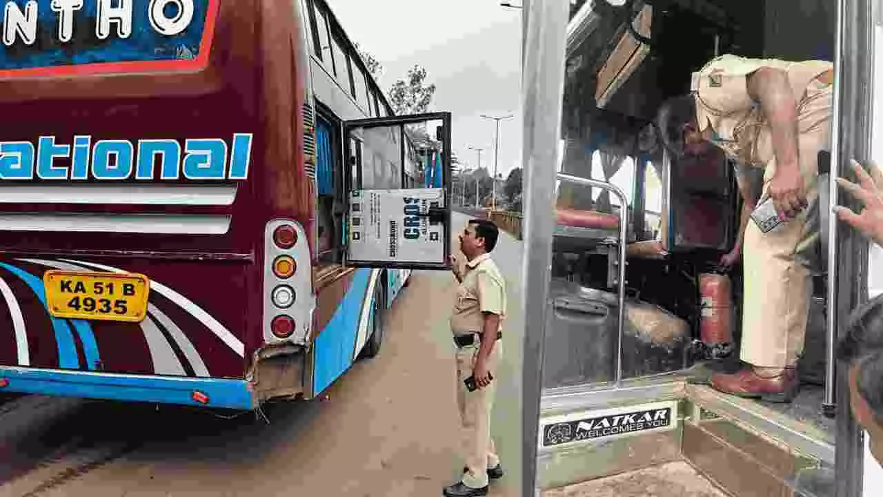 ನಿಯಮ ಉಲ್ಲಂಘನೆ: ಬೆಂಗಳೂರಿನಲ್ಲಿ 63 ಖಾಸಗಿ ಬಸ್ಗಳು ಜಪ್ತಿ ನಿಯಮ ಉಲ್ಲಂಘನೆ: ಬೆಂಗಳೂರಿನಲ್ಲಿ 63 ಖಾಸಗಿ ಬಸ್ಗಳು ಜಪ್ತಿ