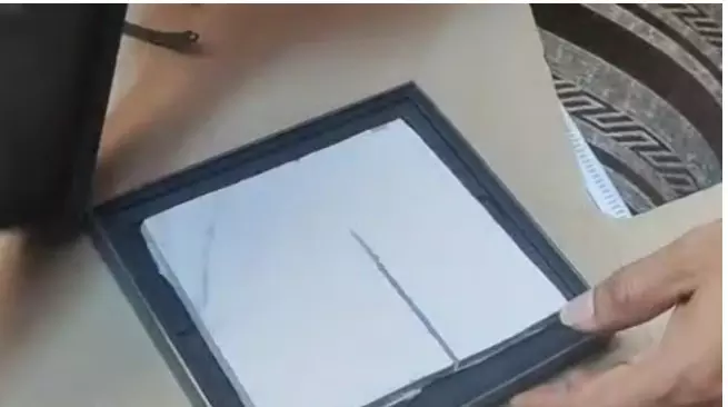 1.86 ರೂ. ಲಕ್ಷದ ಫೋನ್ಗೆ ಆರ್ಡರ್ ಬಾಕ್ಸ್ನಲ್ಲಿ ಸಿಕ್ಕಿದ್ದು ಸೆರಾಮಿಕ್ ಟೈಲ್; ಬೆಂಗಳೂರಿನ ಟೆಕ್ಕಿಗೆ ವಂಚನೆ 1.86 ರೂ. ಲಕ್ಷದ ಫೋನ್ಗೆ ಆರ್ಡರ್ ಬಾಕ್ಸ್ನಲ್ಲಿ ಸಿಕ್ಕಿದ್ದು ಸೆರಾಮಿಕ್ ಟೈಲ್; ಬೆಂಗಳೂರಿನ ಟೆಕ್ಕಿಗೆ ವಂಚನೆ