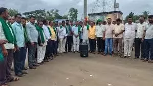 Demand for scientific price for sugarcane; Hukkeri Bandh