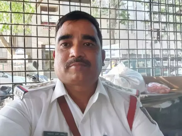 ಪುತ್ರಿ ಮೃತದೇಹಕ್ಕೂ ಲಂಚ ಕೇಳಿದ ಬೆಳ್ಳಂದೂರು ಇನ್ಸ್ಪೆಕ್ಟರ್ ಅಮಾನತು ಪುತ್ರಿ ಮೃತದೇಹಕ್ಕೂ ಲಂಚ ಕೇಳಿದ ಬೆಳ್ಳಂದೂರು ಇನ್ಸ್ಪೆಕ್ಟರ್ ಅಮಾನತು