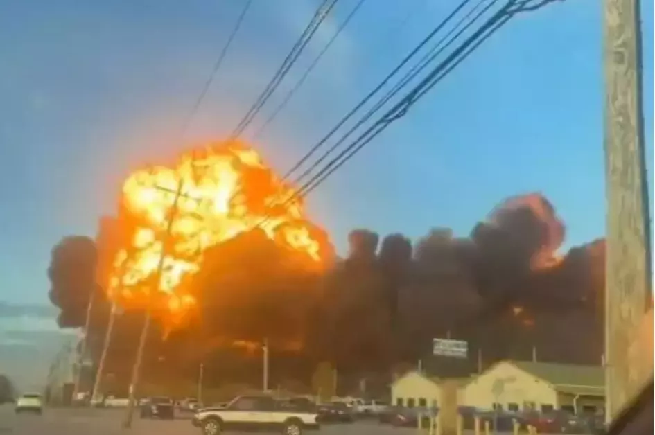 Deadly plane crash in America: UPS cargo plane crashes during takeoff, killing more than 7 people Deadly plane crash in America: UPS cargo plane crashes during takeoff, killing more than 7 people