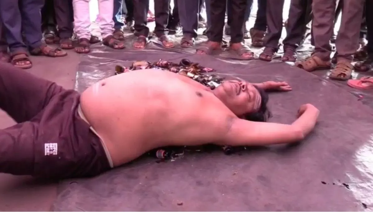 Farmers anger over glass shards, new protest for fair sugarcane prices Farmers anger over glass shards, new protest for fair sugarcane prices