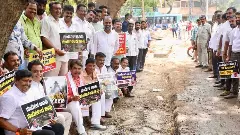 ಬೆಂಗಳೂರು ರಸ್ತೆ ಗುಂಡಿ: ಸರ್ಕಾರದ ನಿರ್ಲಕ್ಷ್ಯ ಖಂಡಿಸಿ ಆರ್. ಅಶೋಕ್ ನೇತೃತ್ವದಲ್ಲಿ ಬಿಜೆಪಿ ಪ್ರತಿಭಟನೆ