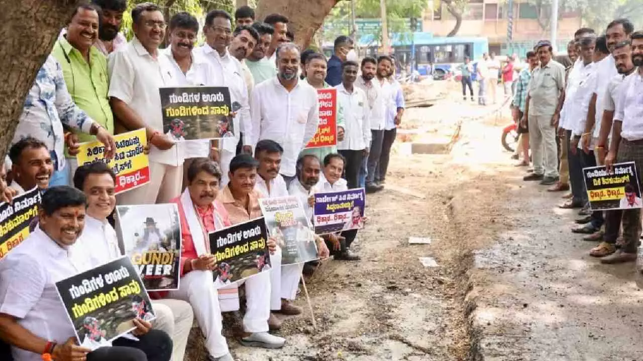 ಬೆಂಗಳೂರು ರಸ್ತೆ ಗುಂಡಿ: ಸರ್ಕಾರದ ನಿರ್ಲಕ್ಷ್ಯ ಖಂಡಿಸಿ ಆರ್. ಅಶೋಕ್ ನೇತೃತ್ವದಲ್ಲಿ ಬಿಜೆಪಿ ಪ್ರತಿಭಟನೆ