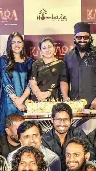 ಕಾಂತಾರ ಚಾಪ್ಟರ್‌-1 ಸಕ್ಸಸ್‌ ಪಾರ್ಟಿ| ಕೇಕ್ ಕತ್ತರಿಸಿ ಸಂಭ್ರಮಿಸಿದ ರಿಷಬ್ ಶೆಟ್ಟಿ ಮತ್ತು ತಂಡ.