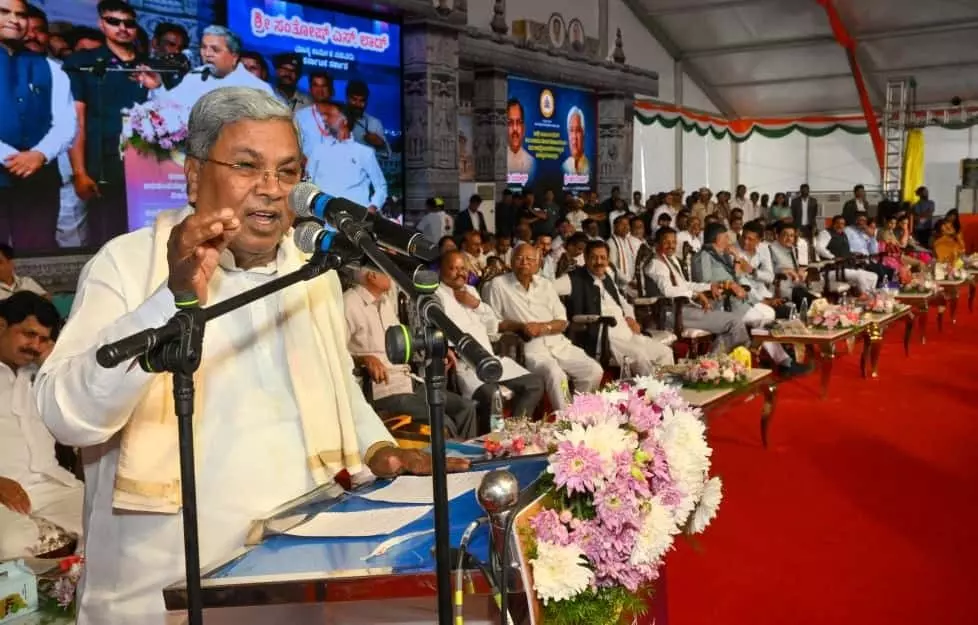 ಕಾಂಗ್ರೆಸ್ ಸರ್ಕಾರ ಜನರಿಗೆ ಹಣ ಹಂಚಿದರೆ, ಬಿಜೆಪಿ ಸುಳ್ಳು ಹಂಚುತ್ತಿದೆ- ಸಿಎಂ ಆರೋಪ ಕಾಂಗ್ರೆಸ್ ಸರ್ಕಾರ ಜನರಿಗೆ ಹಣ ಹಂಚಿದರೆ, ಬಿಜೆಪಿ ಸುಳ್ಳು ಹಂಚುತ್ತಿದೆ- ಸಿಎಂ ಆರೋಪ