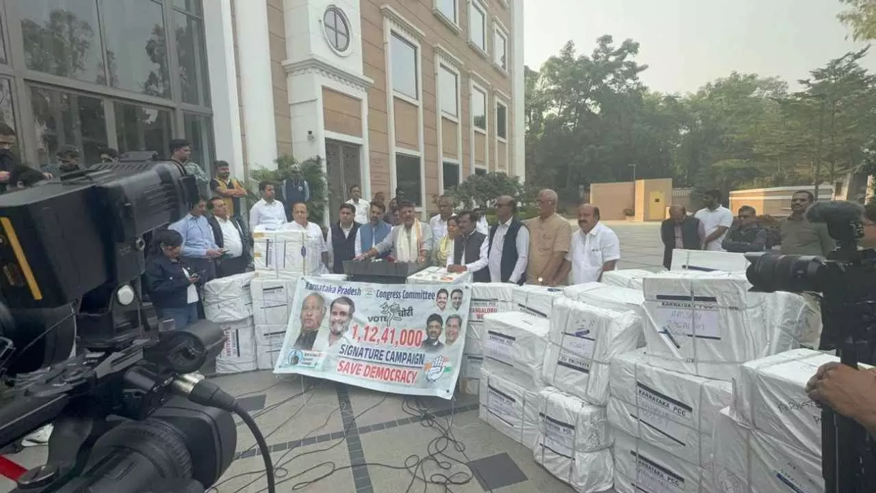 ಮತ ಅಕ್ರಮದ ವಿರುದ್ಧ ಸಮರ:  ಮಲ್ಲಿಕಾರ್ಜುನ ಖರ್ಗೆಗೆ 1.12 ಕೋಟಿ ಕನ್ನಡಿಗರ ಸಹಿಪತ್ರ ಸಲ್ಲಿಕೆ