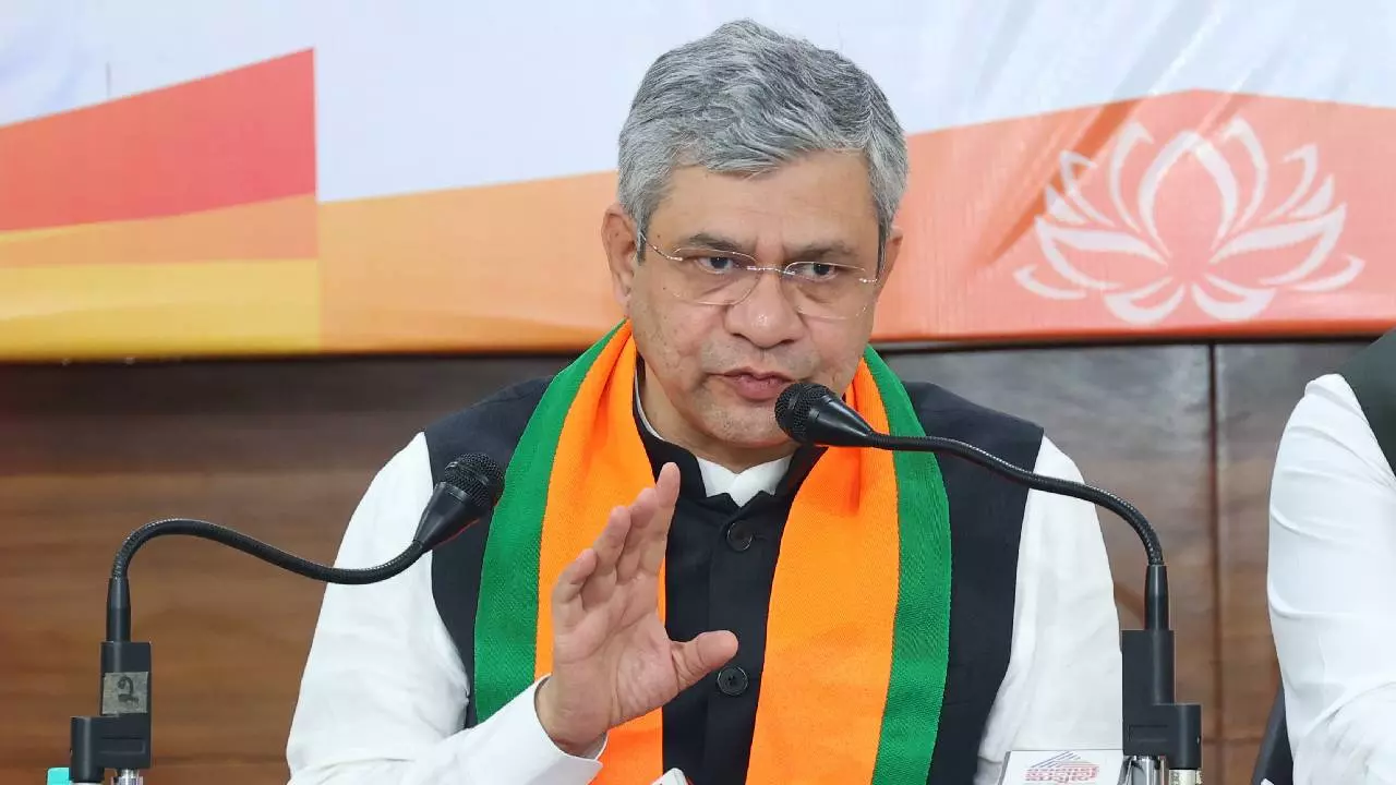 ಕೆಂಪು ಕೋಟೆ ಸ್ಫೋಟ: ಪ್ರಮುಖ ರೈಲ್ವೆ ನಿಲ್ದಾಣಗಳಲ್ಲಿ ಭದ್ರತೆ ಹೆಚ್ಚಳ: ಸಚಿವ ಅಶ್ವಿನಿ ವೈಷ್ಣವ್