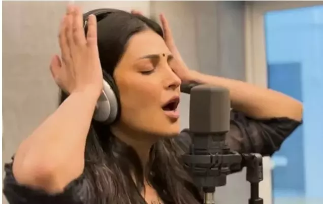 ಮಹೇಶ್ ಬಾಬು-ರಾಜಮೌಳಿ ಗ್ಲೋಬೆಟ್ರೋಟರ್ ಚಿತ್ರದ ಹಾಡಿಗೆ  ಶ್ರುತಿ ಹಾಸನ್ ಧ್ವನಿ