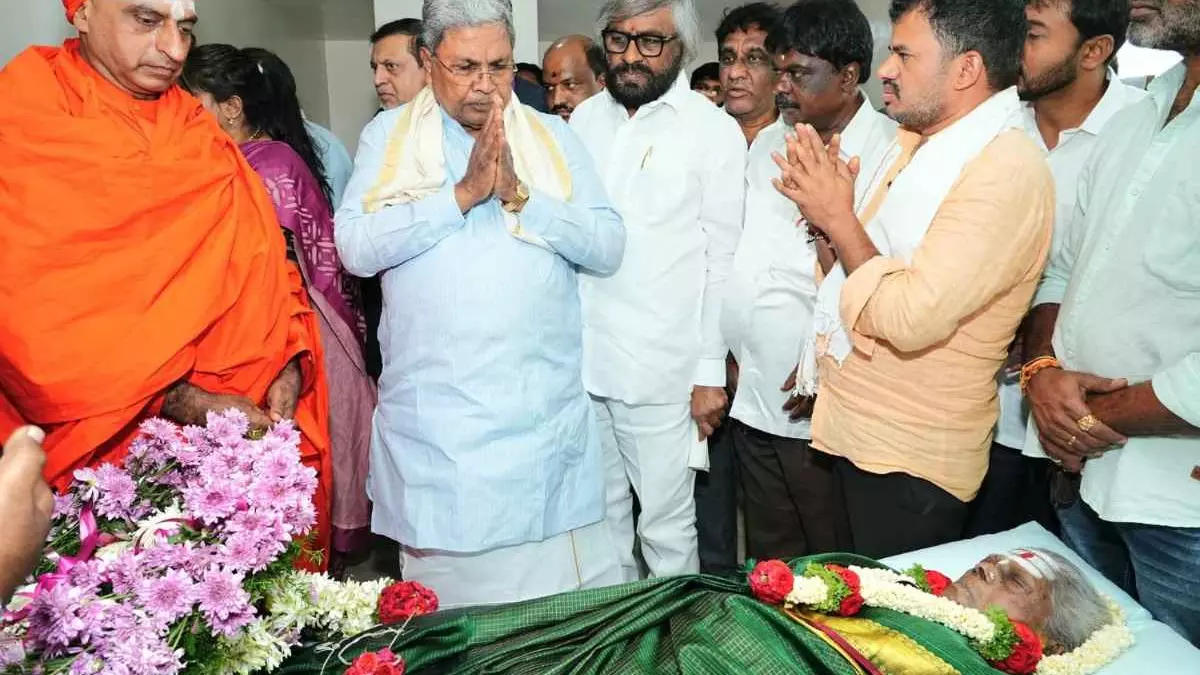 CM instructs to perform the last rites of Saalumarada Thimmakka with full government honours