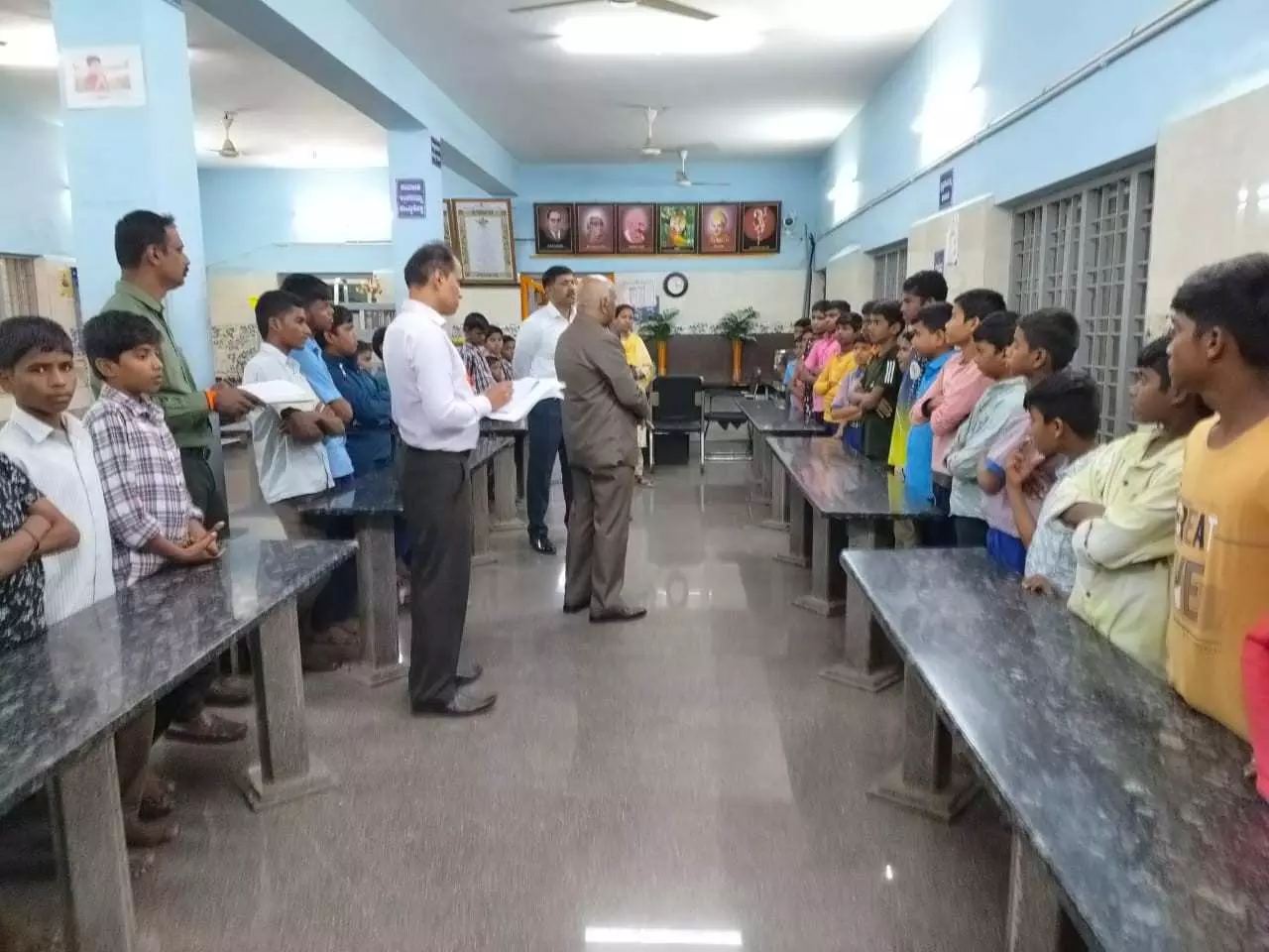 ವಿದ್ಯಾರ್ಥಿನಿಲಯಕ್ಕೆ ಉಪಲೋಕಾಯುಕ್ತರ ಭೇಟಿ: ಅಧಿಕಾರಿಗಳ ವಿರುದ್ಧ ಗರಂ ವಿದ್ಯಾರ್ಥಿನಿಲಯಕ್ಕೆ ಉಪಲೋಕಾಯುಕ್ತರ ಭೇಟಿ: ಅಧಿಕಾರಿಗಳ ವಿರುದ್ಧ ಗರಂ