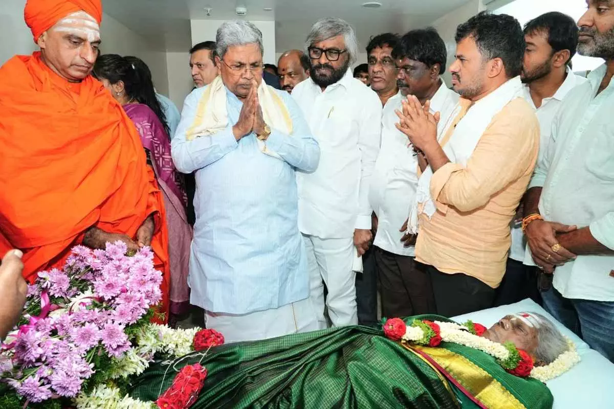 CM instructs to perform the last rites of Saalumarada Thimmakka with full government honours